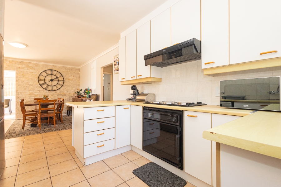 3 Bedroom Property for Sale in The Crest Western Cape